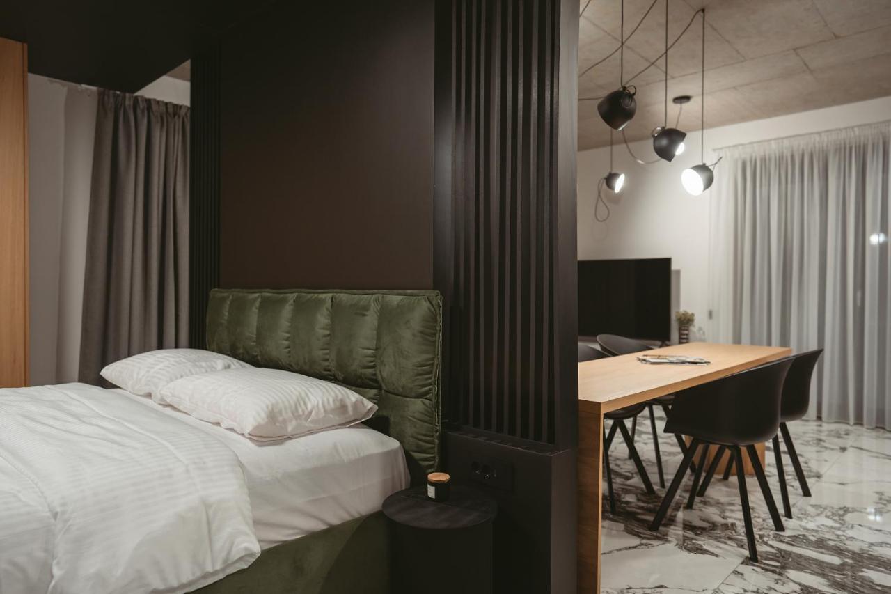 26Bricks Luxury Suites Oradea Ngoại thất bức ảnh