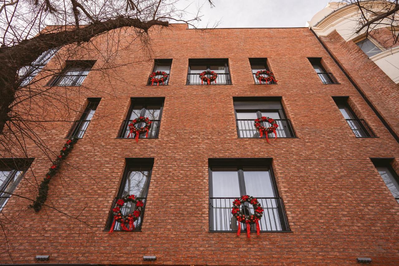 26Bricks Luxury Suites Oradea Ngoại thất bức ảnh