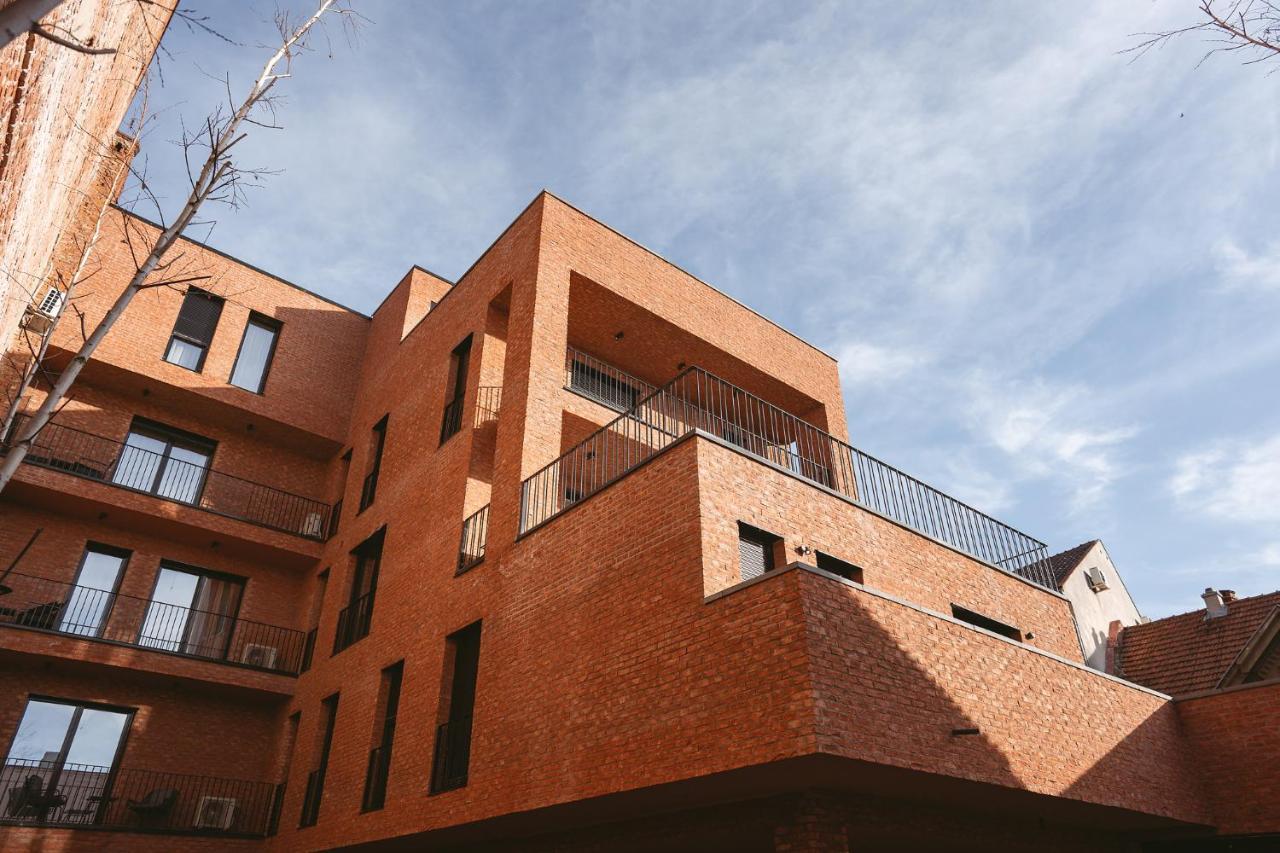 26Bricks Luxury Suites Oradea Ngoại thất bức ảnh