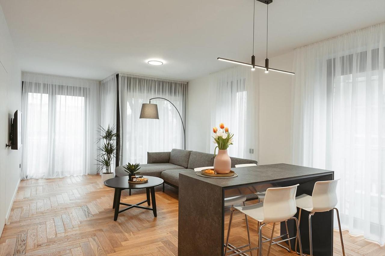 26Bricks Luxury Suites Oradea Ngoại thất bức ảnh