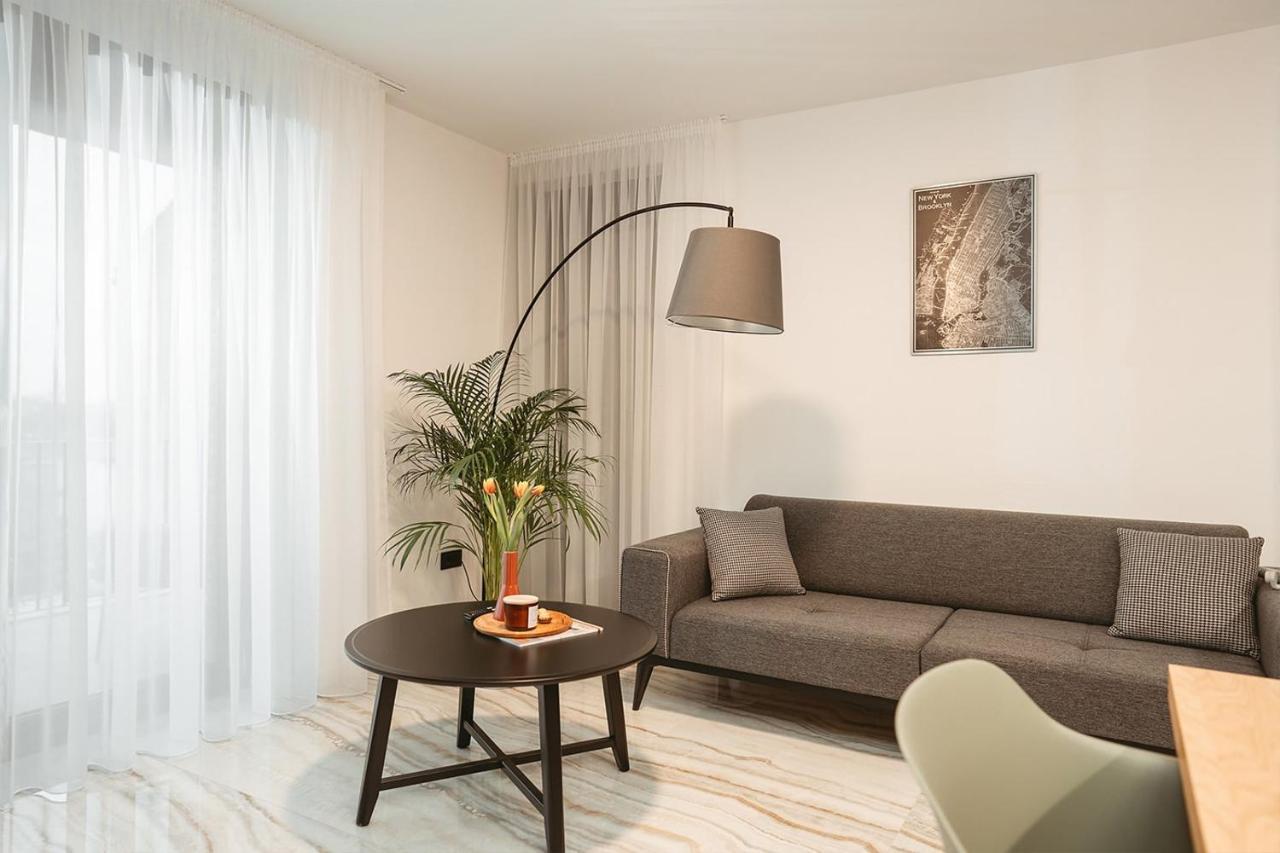 26Bricks Luxury Suites Oradea Ngoại thất bức ảnh
