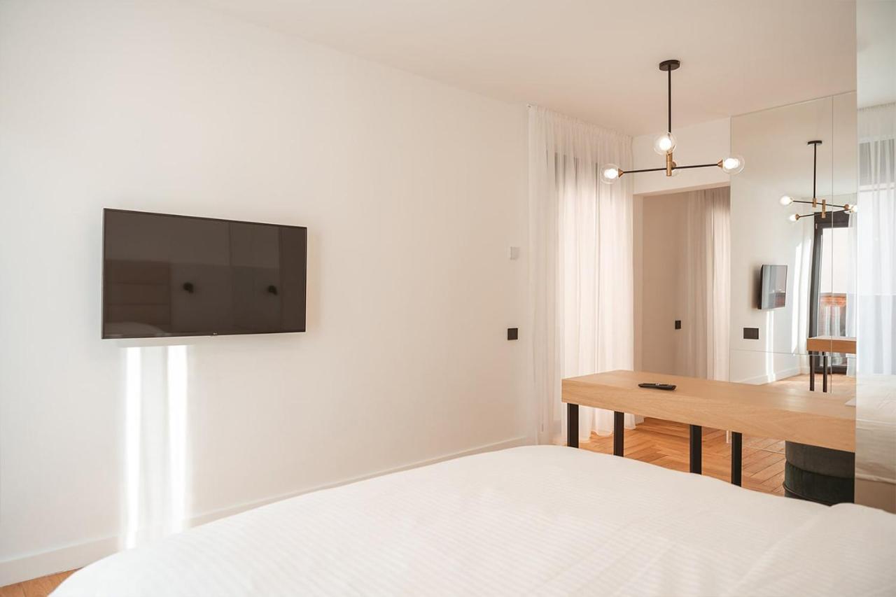 26Bricks Luxury Suites Oradea Ngoại thất bức ảnh