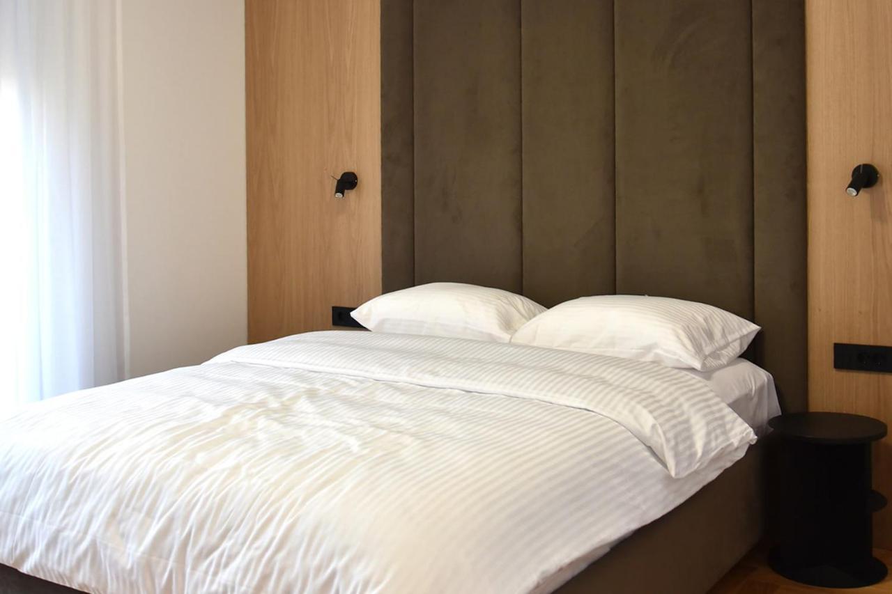 26Bricks Luxury Suites Oradea Ngoại thất bức ảnh