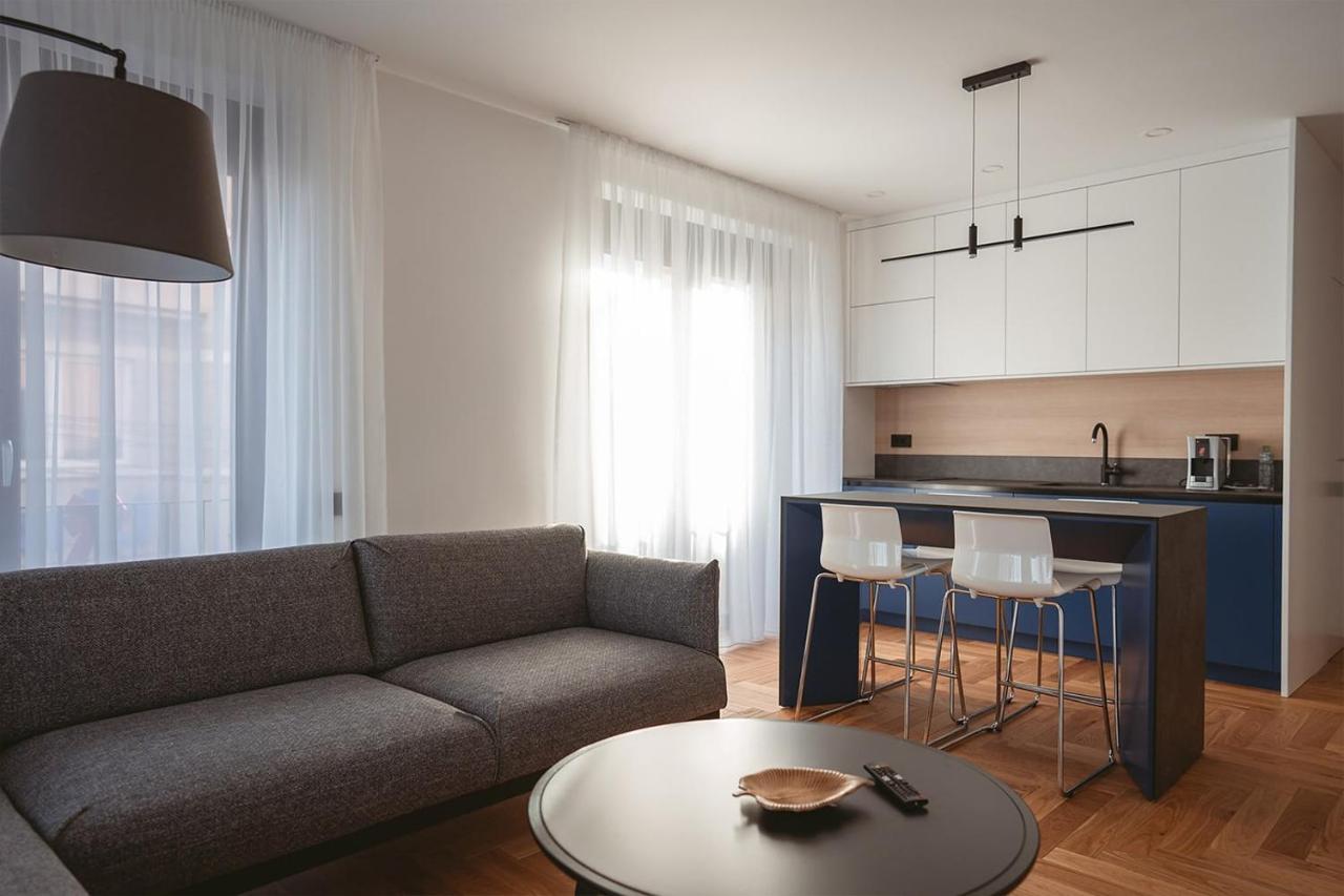 26Bricks Luxury Suites Oradea Ngoại thất bức ảnh
