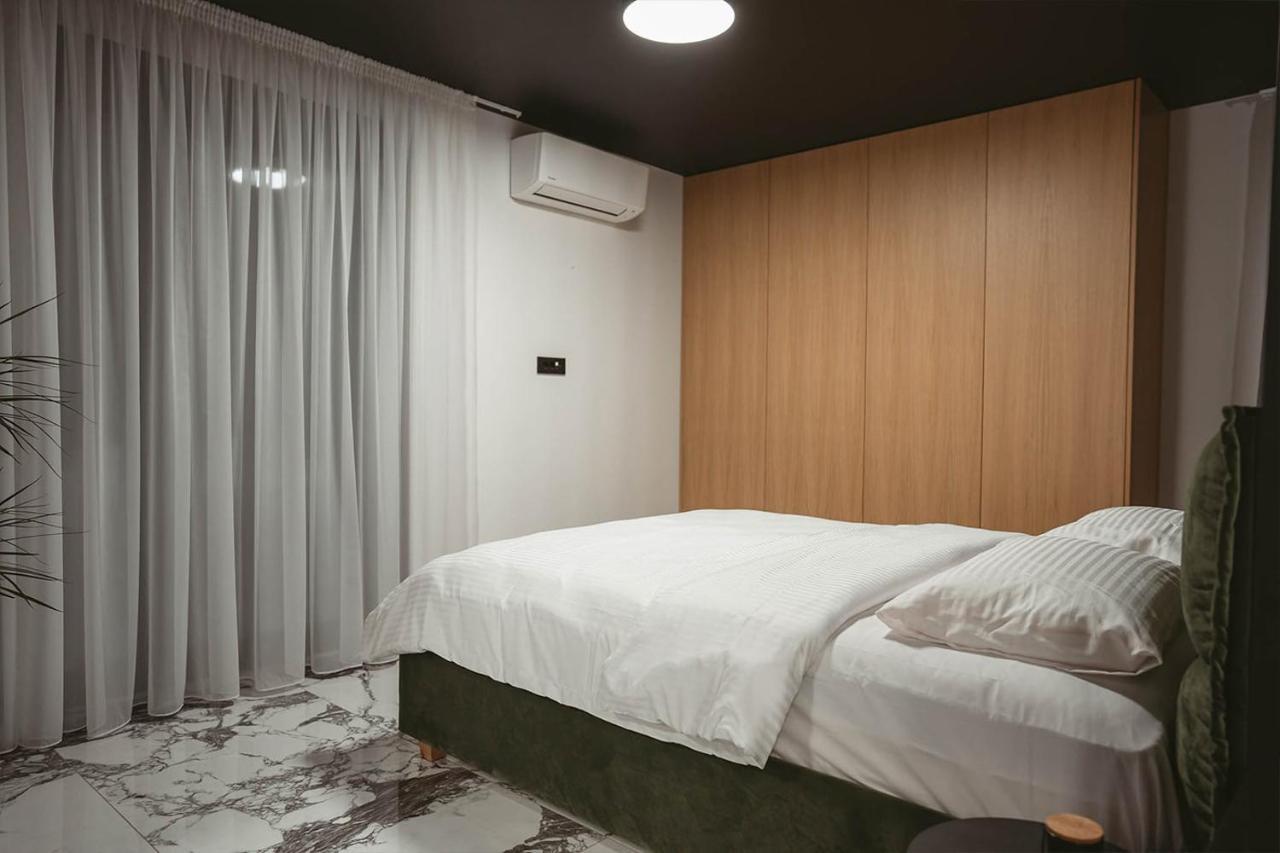 26Bricks Luxury Suites Oradea Ngoại thất bức ảnh