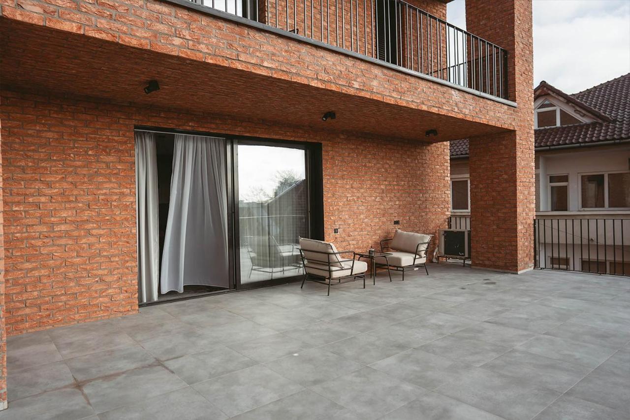 26Bricks Luxury Suites Oradea Ngoại thất bức ảnh