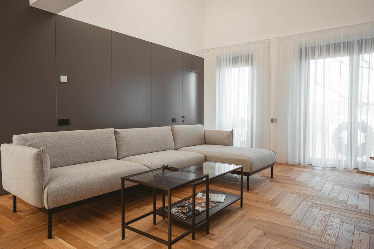 26Bricks Luxury Suites Oradea Ngoại thất bức ảnh