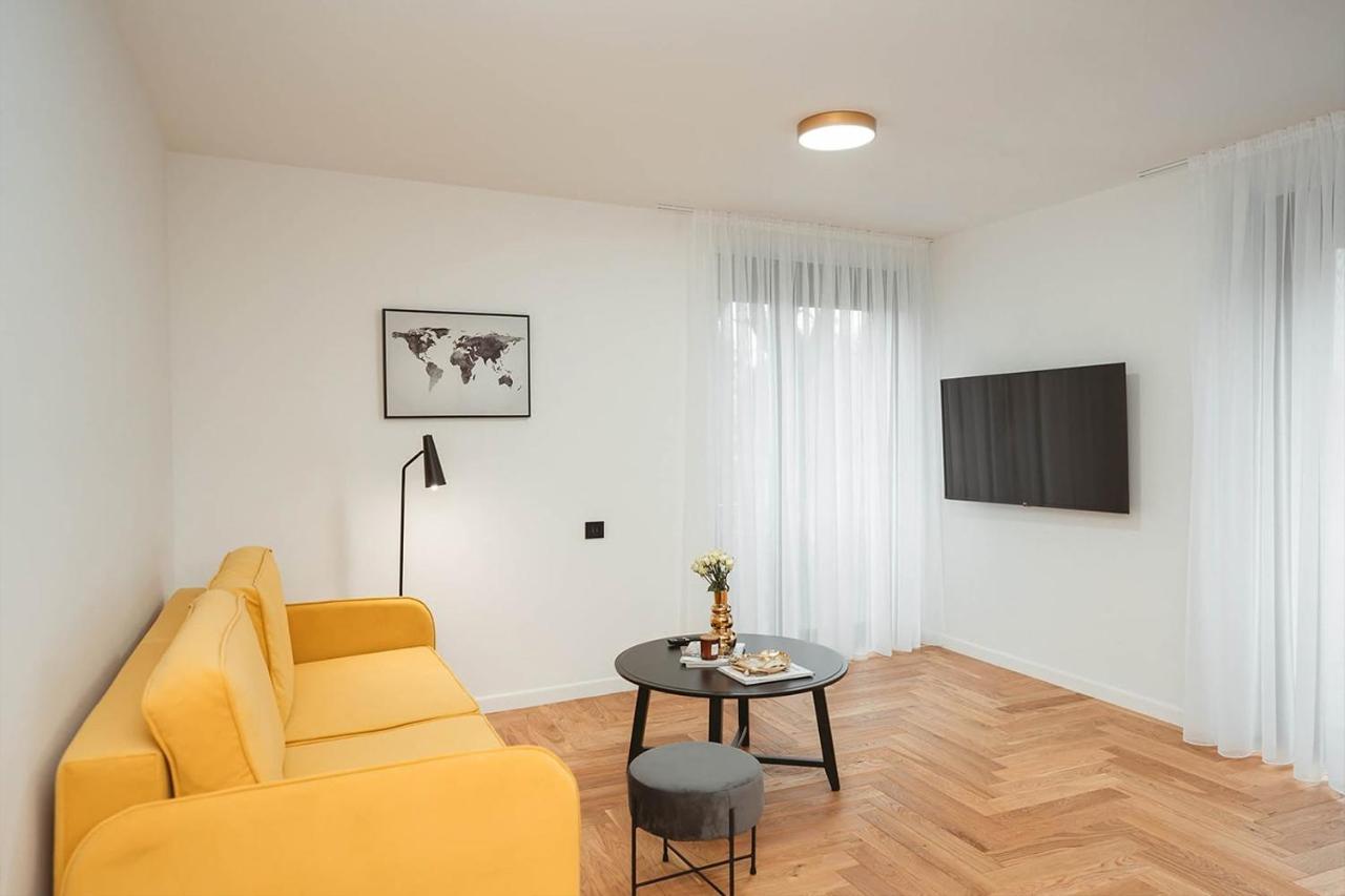 26Bricks Luxury Suites Oradea Ngoại thất bức ảnh