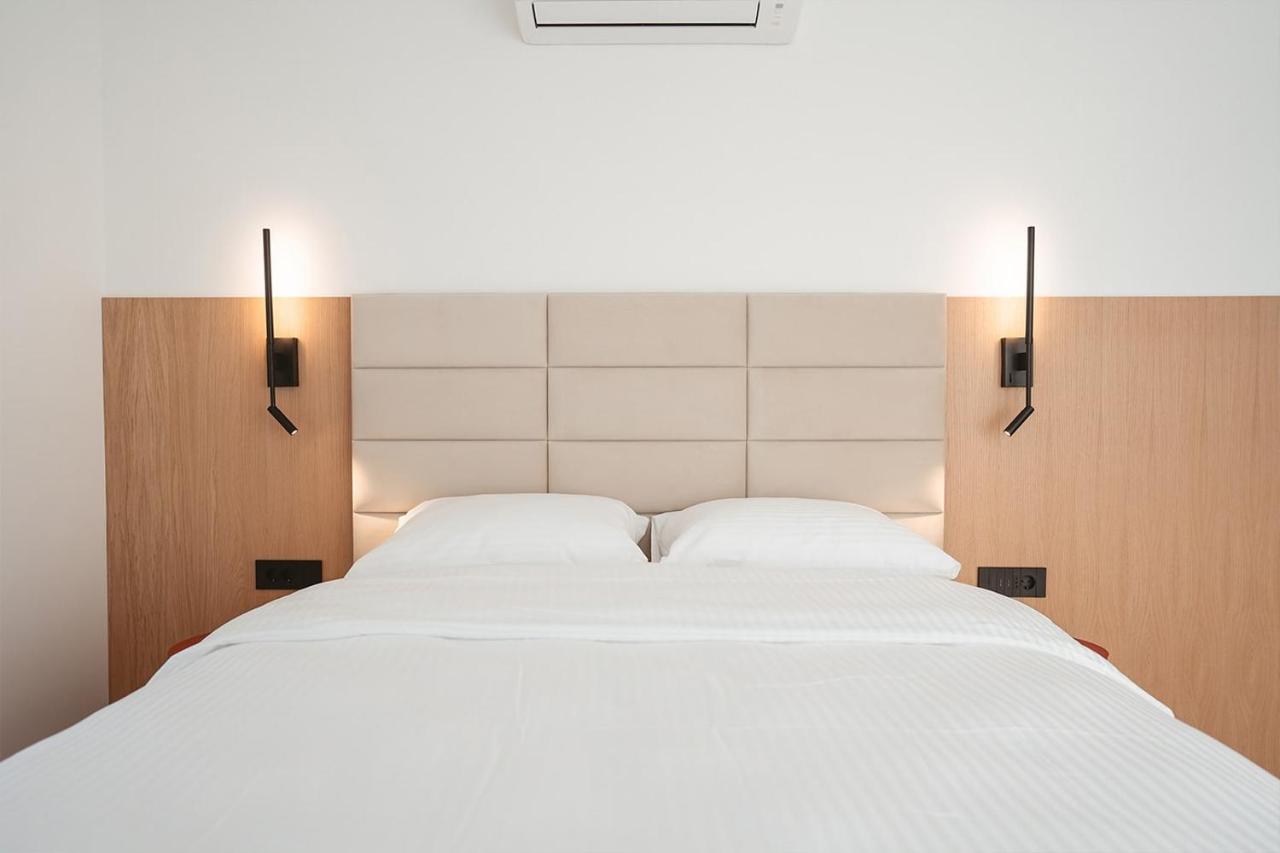 26Bricks Luxury Suites Oradea Ngoại thất bức ảnh