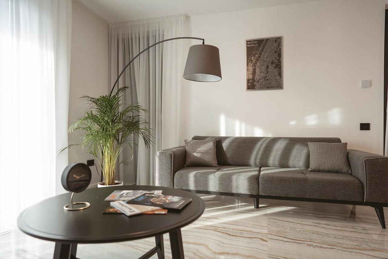 26Bricks Luxury Suites Oradea Ngoại thất bức ảnh