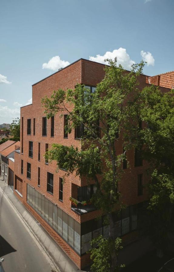 26Bricks Luxury Suites Oradea Ngoại thất bức ảnh