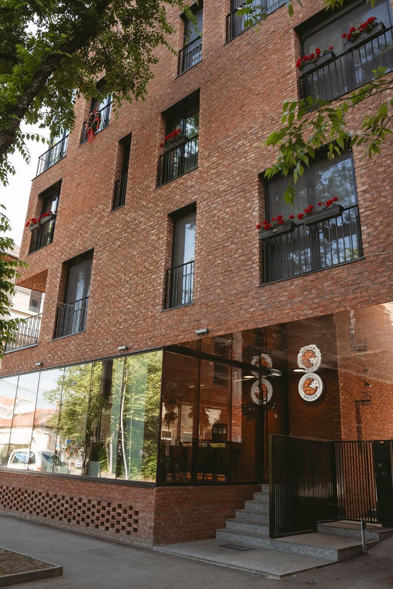 26Bricks Luxury Suites Oradea Ngoại thất bức ảnh